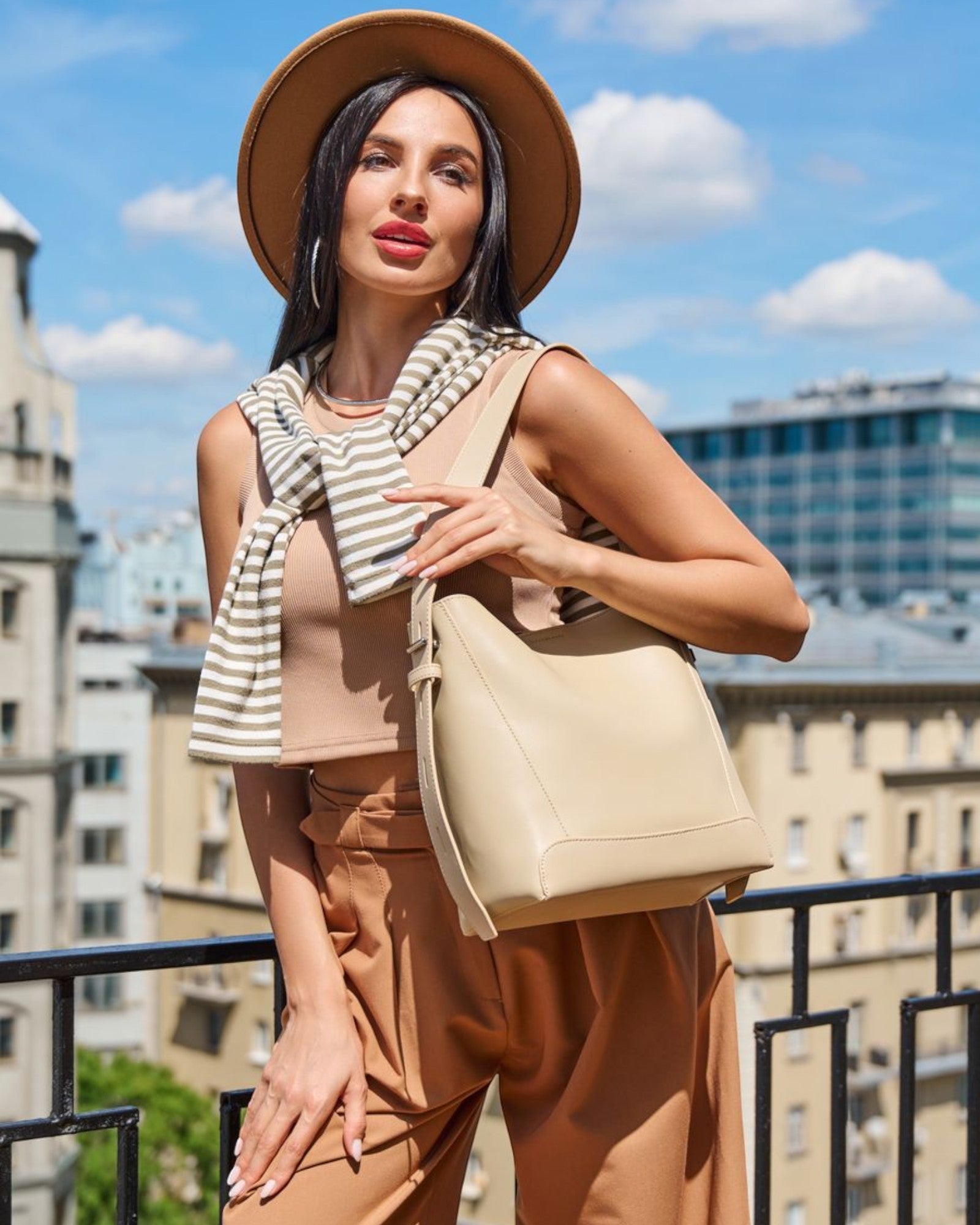 Manon Leroux Shoulder Bag – Parisian Vegan Leather Oversized Everyday Handbag